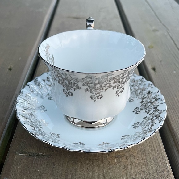 Royal Albert 25th Anniversary Series Bone China Cup and Saucer Set - Picture 8 of 14